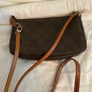 Small Louis Vuitton pochette Cross body purse.